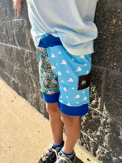 01A-MR.O FRIENDS SHORTS