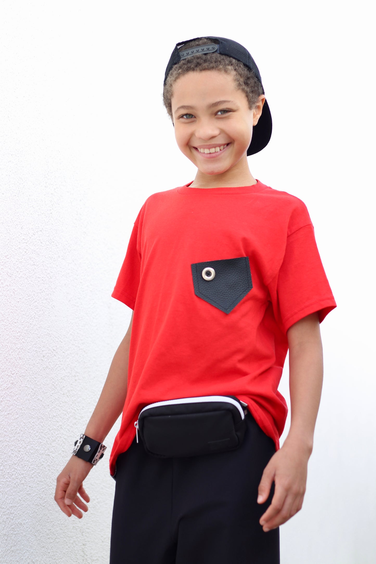 V-RED MR.O LOGO TEE