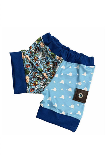 01A-MR.O FRIENDS SHORTS