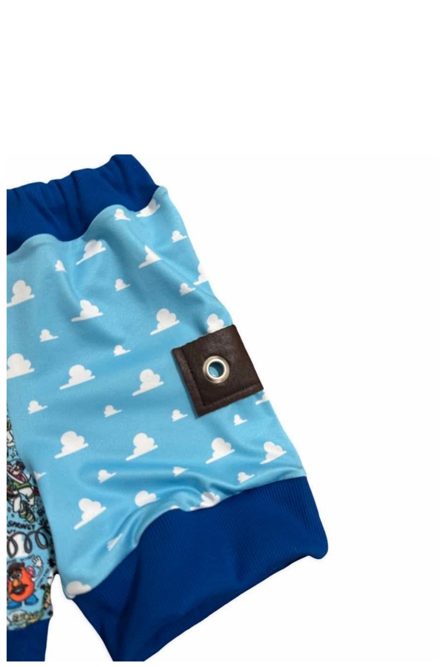 01A-MR.O FRIENDS SHORTS